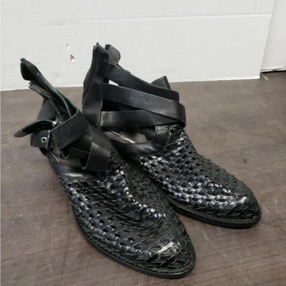 NWT Jeffrey Campbell Vintage  Everly Woven Strappy Ankle Boots.   Size 7
